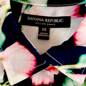 Banana Republic XS flowers long sleeve blouse